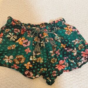 Green Floral Print Women’s Shorts with Tassel Drawstring